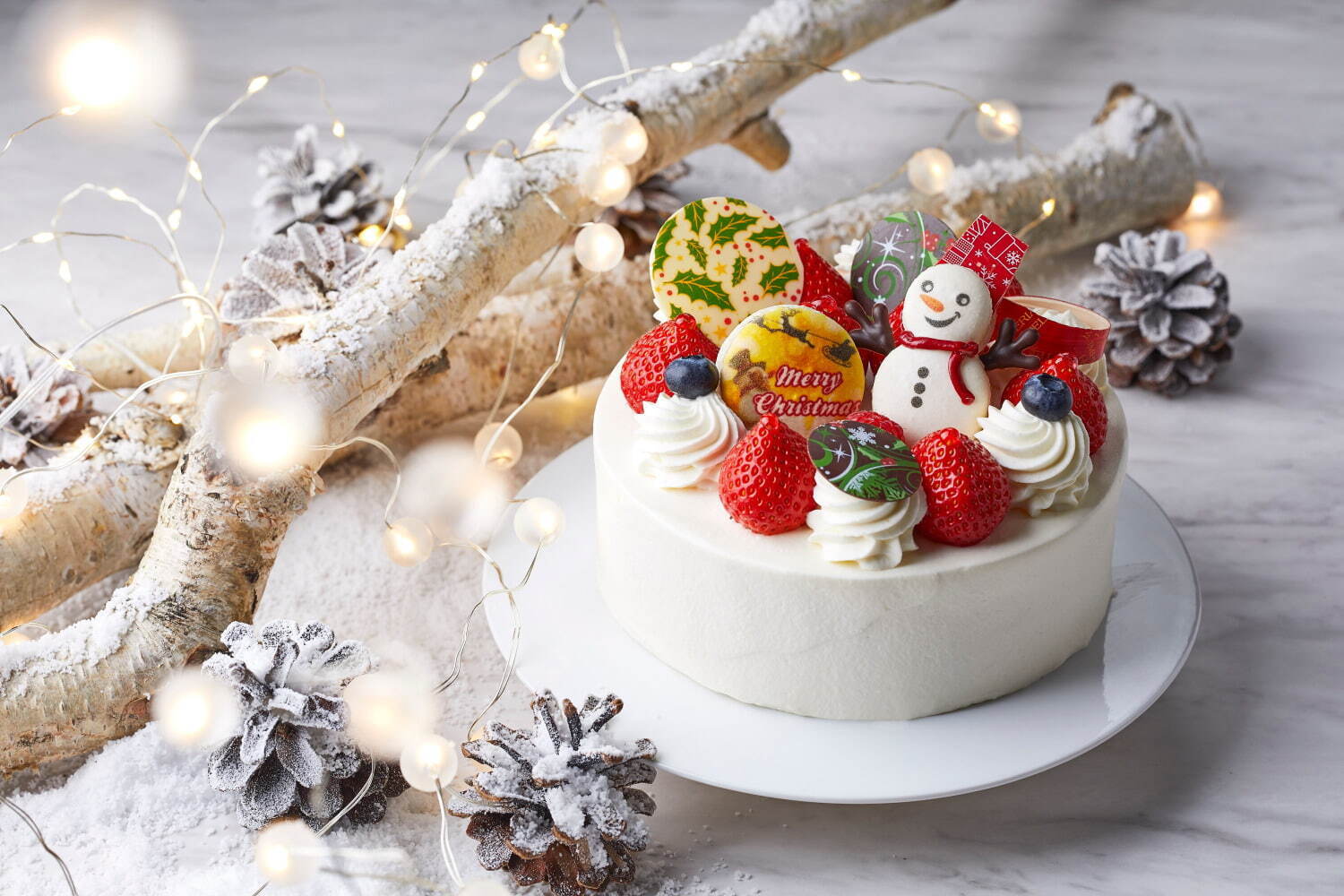 クリスマスショートケーキ＜生クリーム＞ 4,500円(2～3名用)、5,500円(4～6名用)、6,900円(6～8名用)
※写真は直径15cm(4～6名用)