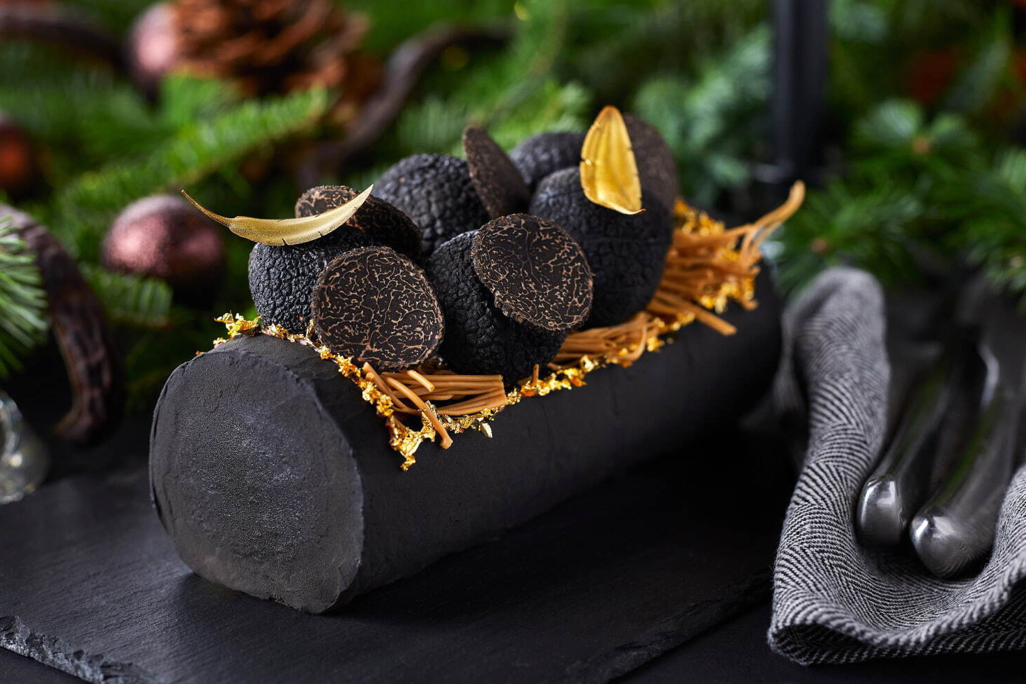 トリュフ｜帝国ホテル 東京のクリスマス2021年、トリュフケーキや“ポインセチア咲く”クリスマスケーキ