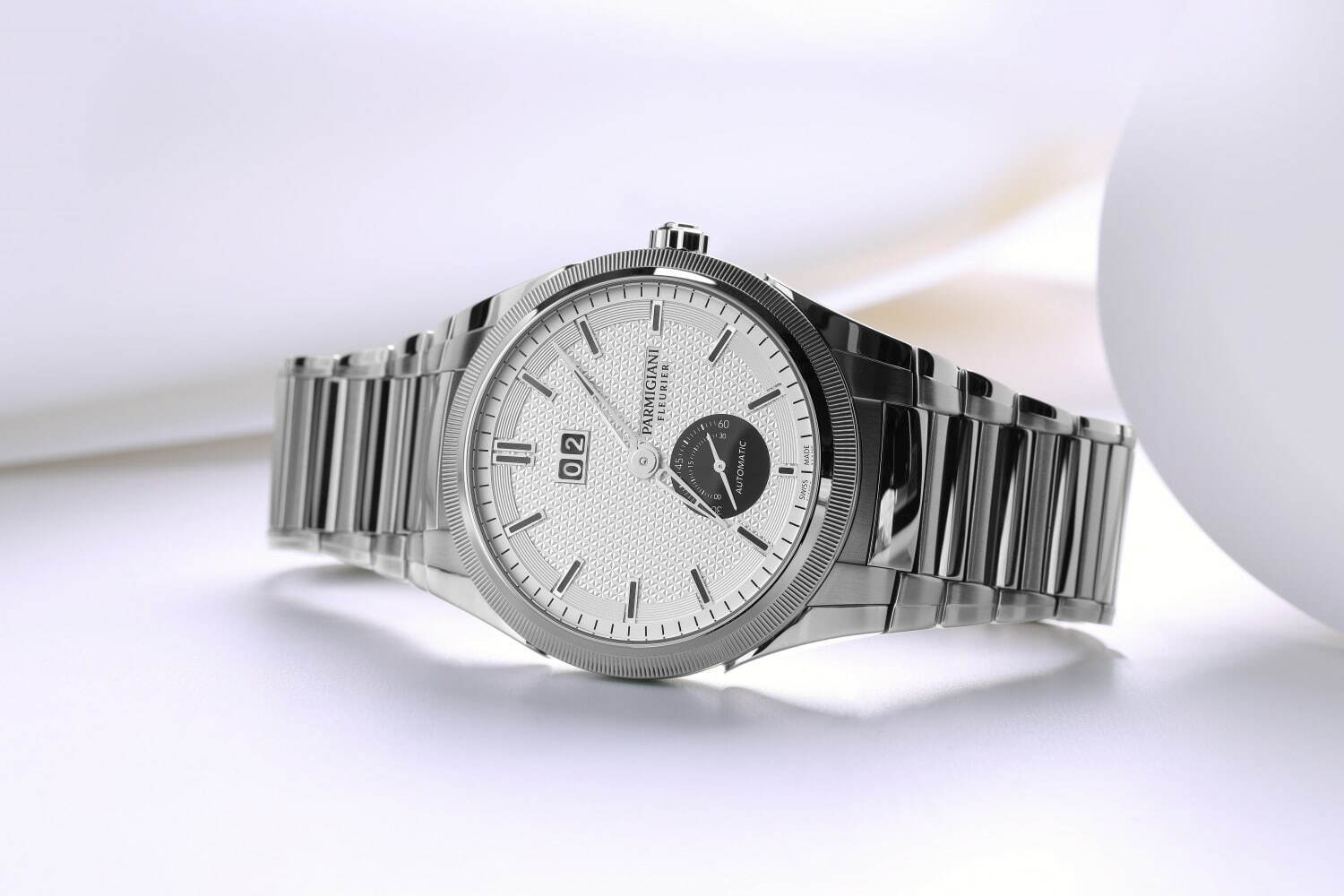 パルミジャーニ・フルリエの新作腕時計、愛称“パンダ”の黒×銀文字盤モデルなど全3種｜写真5