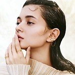 スタージュエリーのクリスマスジュエリー、波打つダイヤモンドネックレス＆“澄んだ海”に浮かぶ腕時計｜写真3