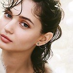 スタージュエリーのクリスマスジュエリー、波打つダイヤモンドネックレス＆“澄んだ海”に浮かぶ腕時計｜写真4