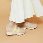 エミ(emmi), ニューバランス(New Balance), トーン(コスメ)(to/one) 327｜写真4