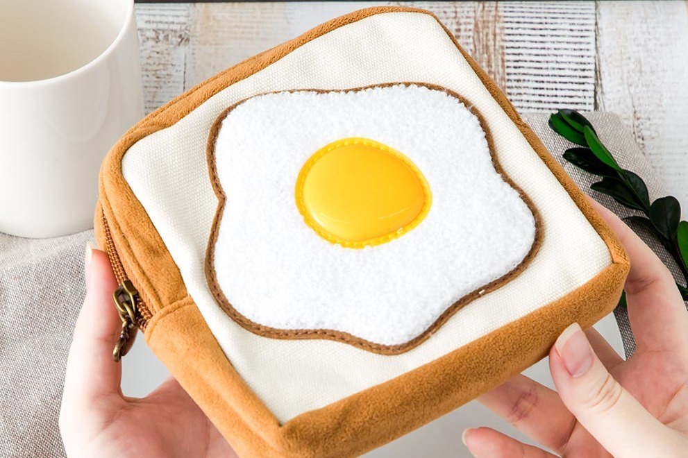 ジブリ｜ジブリ作品『天空の城ラピュタ』の“目玉焼きパン”がポーチに？！パズーの3D小物置きも