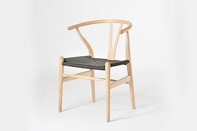 北欧デザインの巨匠ハンス・ウェグナーの椅子展 - 青山で開催