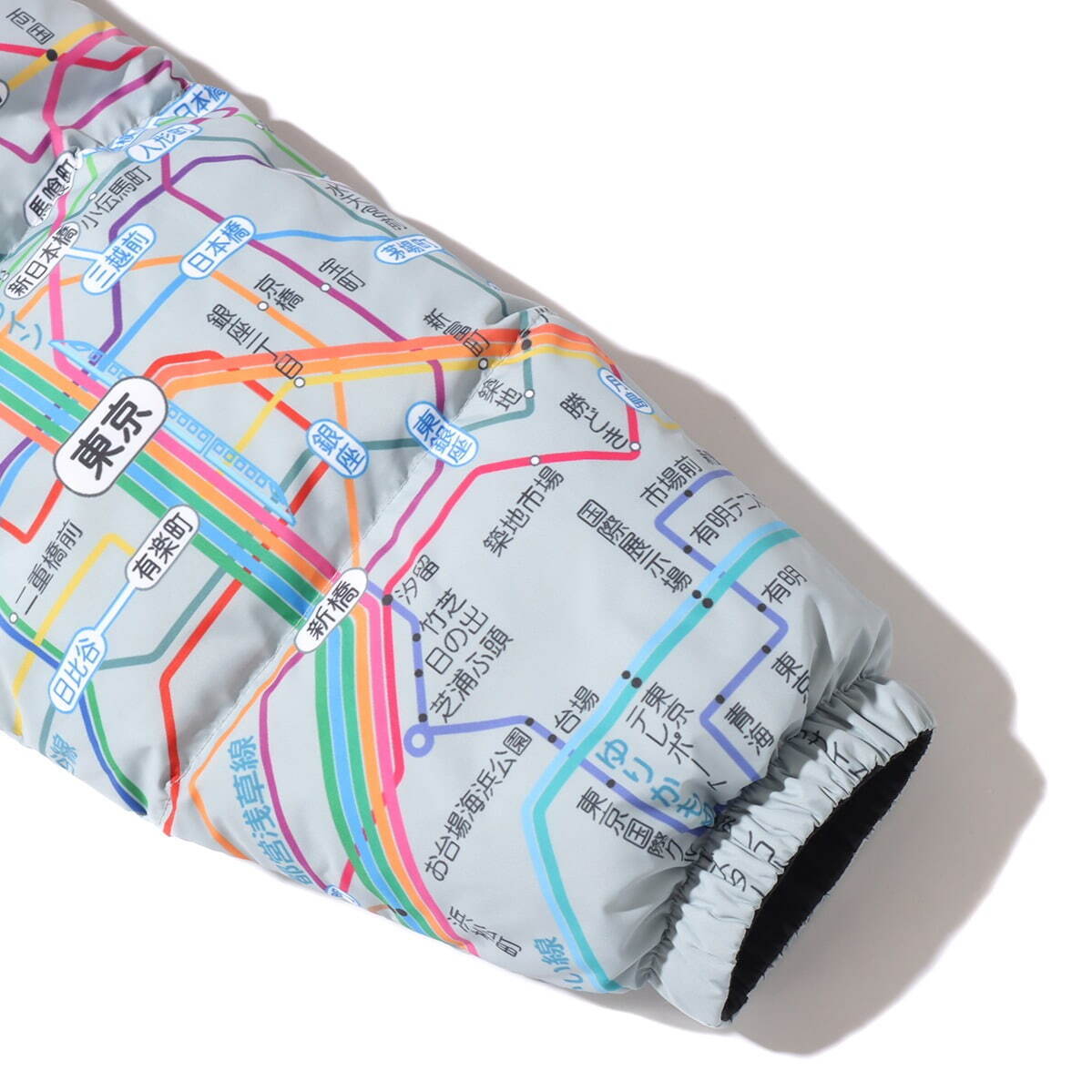 ファーストダウン×アトモス、東京＆NYの地下鉄路線図柄ダウンジャケット - リバーシブル仕様で｜写真8
