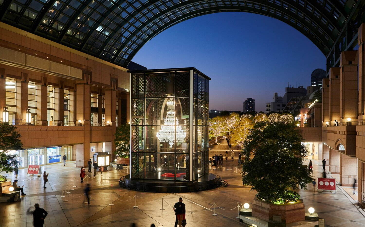 恵比寿ガーデンプレイスのイルミネーション2021、“世界最大級”バカラシャンデリアをライトアップ｜写真4