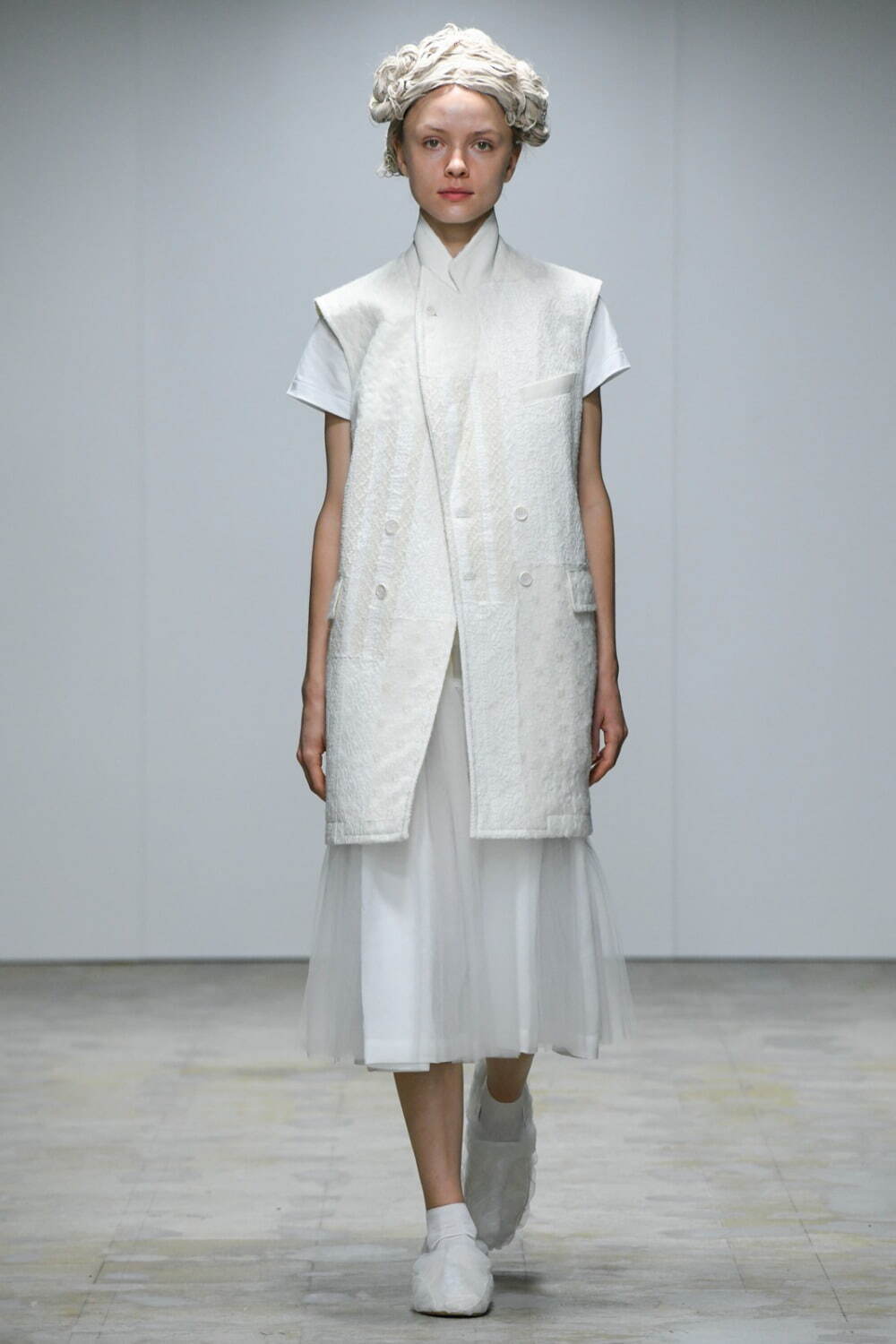 タオ 2022年春夏コレクション - 白に咲く繊細な花々 - ファッションプレス