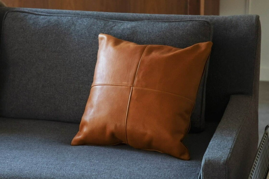 本格展開｜土屋鞄製造所の“レザー”インテリア、最高級ヌメ革のミラーなど「ホームコレクション」を本格展開