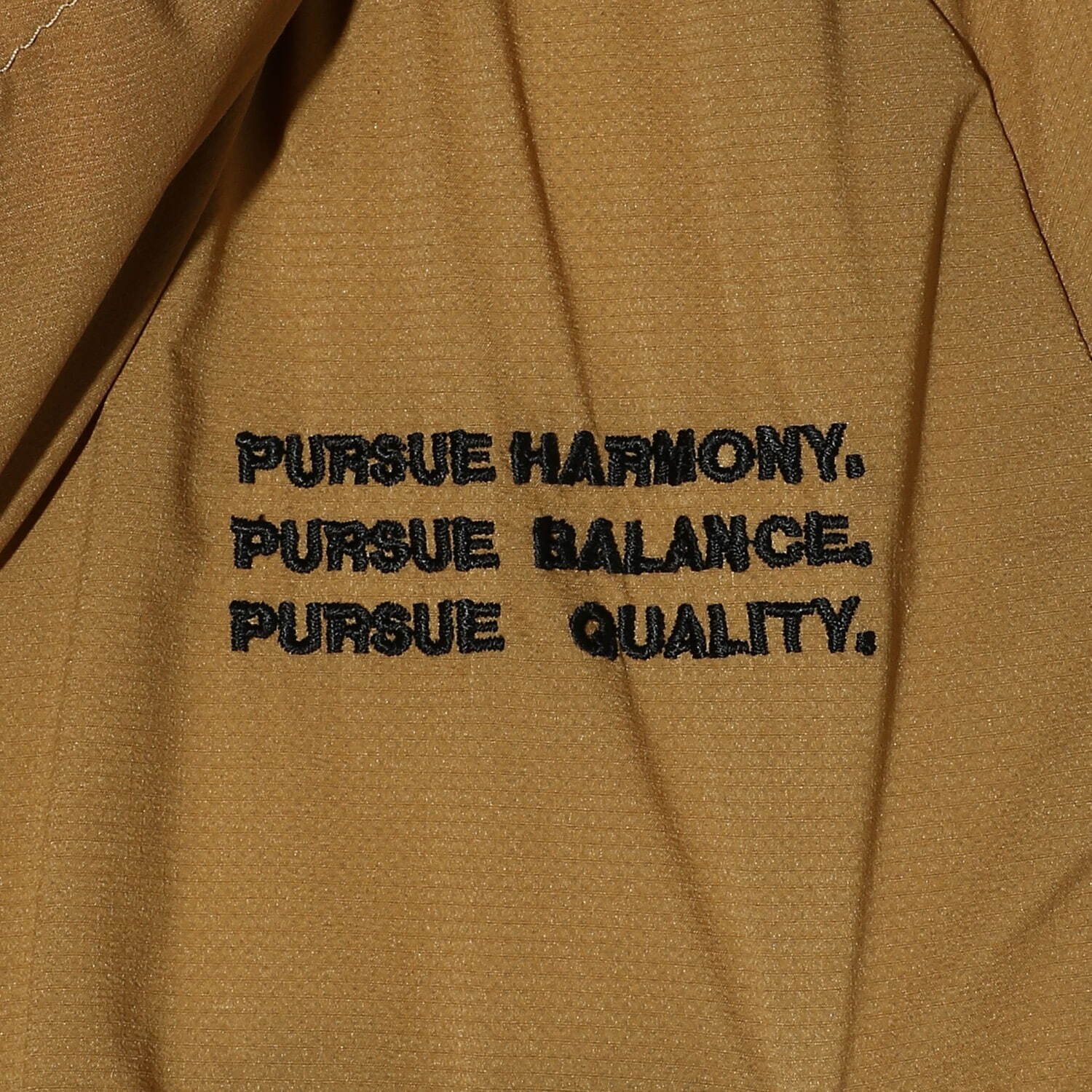 デンハム×ナンガのダウンジャケット、高品質羽毛を採用したショート丈＆ボックスシルエットの2型｜写真3