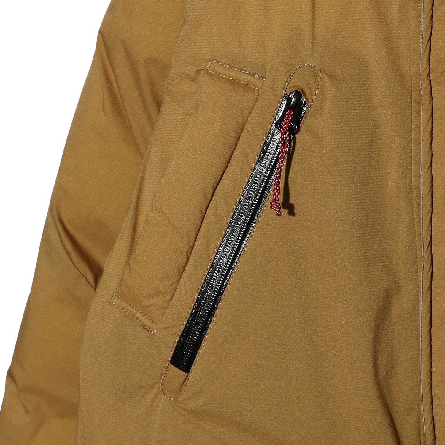 デンハム×ナンガのダウンジャケット、高品質羽毛を採用したショート丈＆ボックスシルエットの2型｜写真6