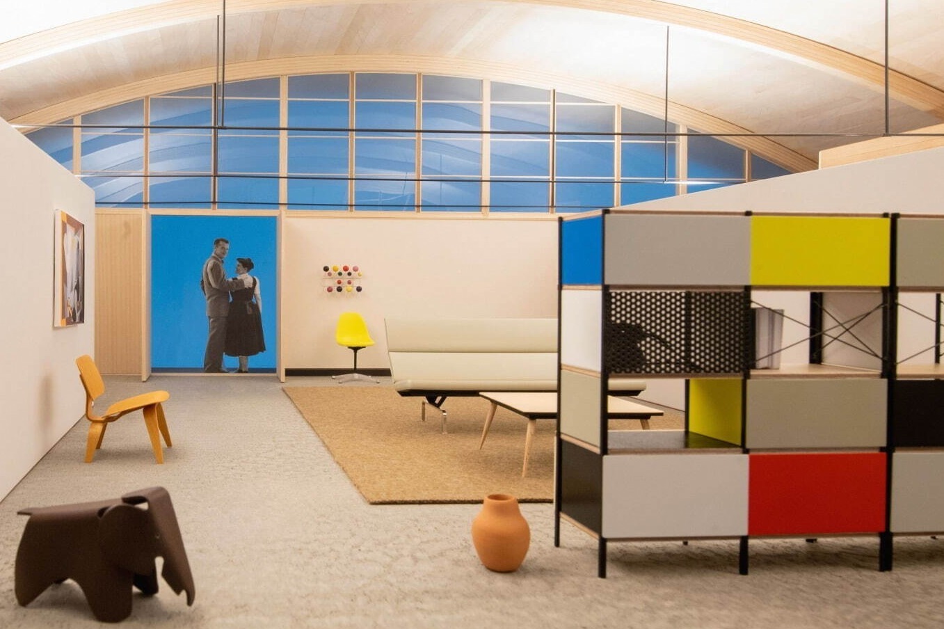 デザイン事務所「イームズオフィス」展示販売会が伊勢丹新宿で、ハーマンミラーの椅子やコラボアイテムなど