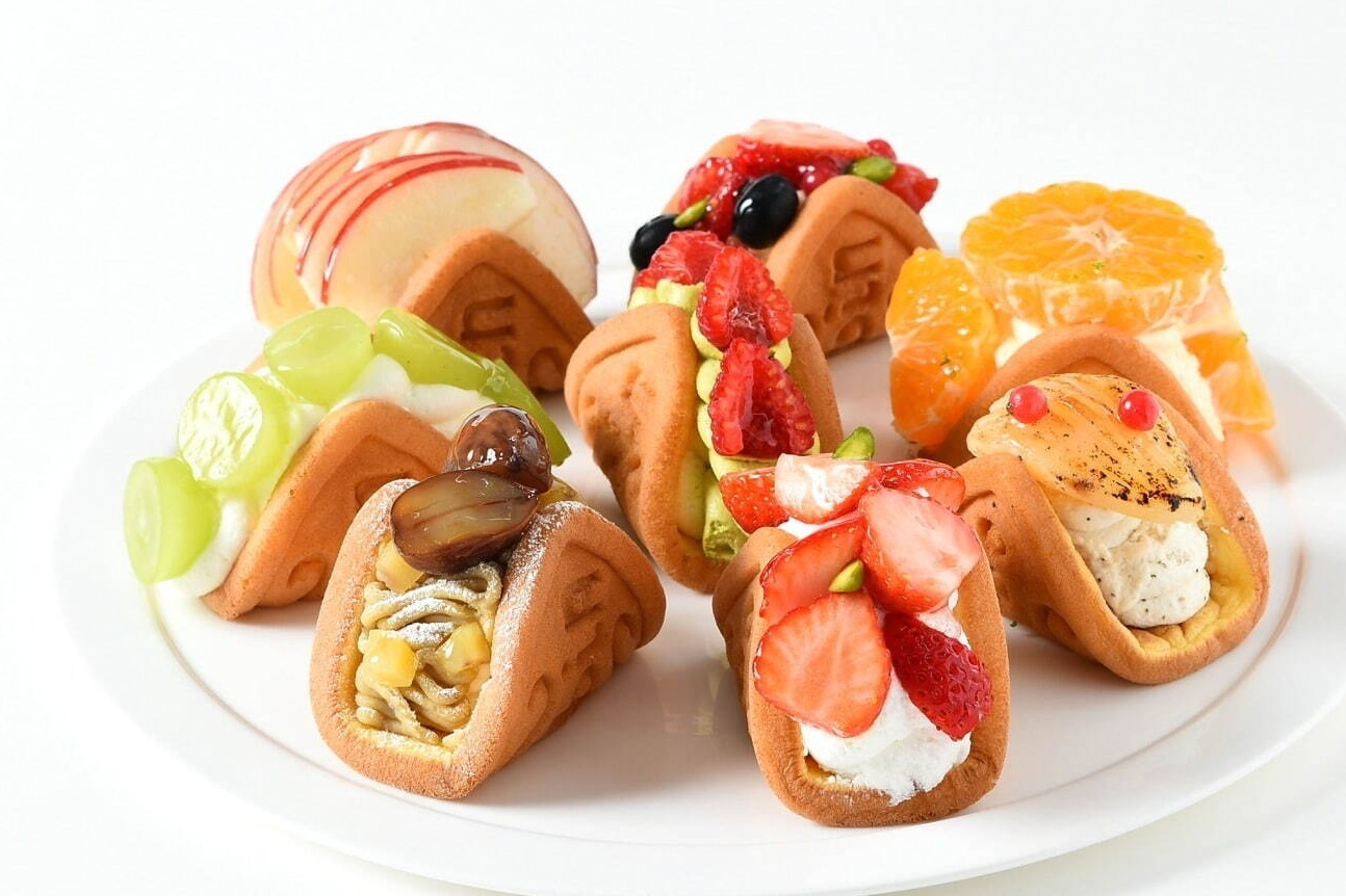 「ワッフルパレット」もっちりしっとりワッフルに“盛りすぎ”フルーツ、コロンバンの銘菓が復刻