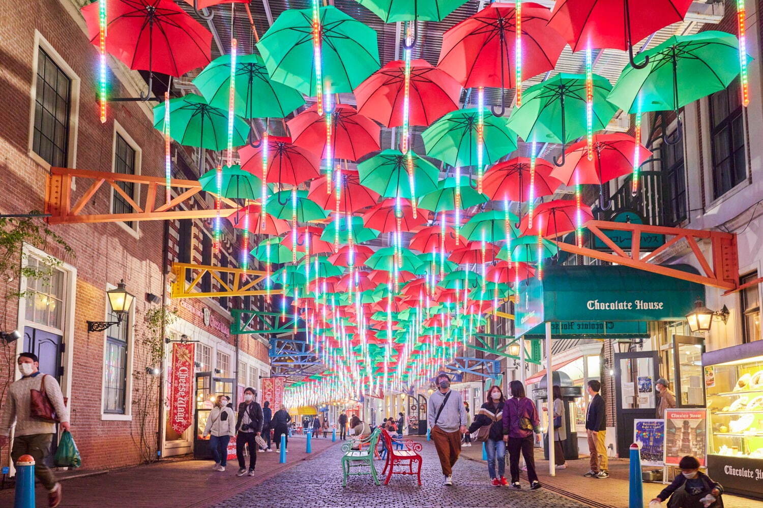 長崎・ハウステンボス「光の街のクリスマス」“白銀”イルミネーションや花火、クリスマスマーケットも｜写真35