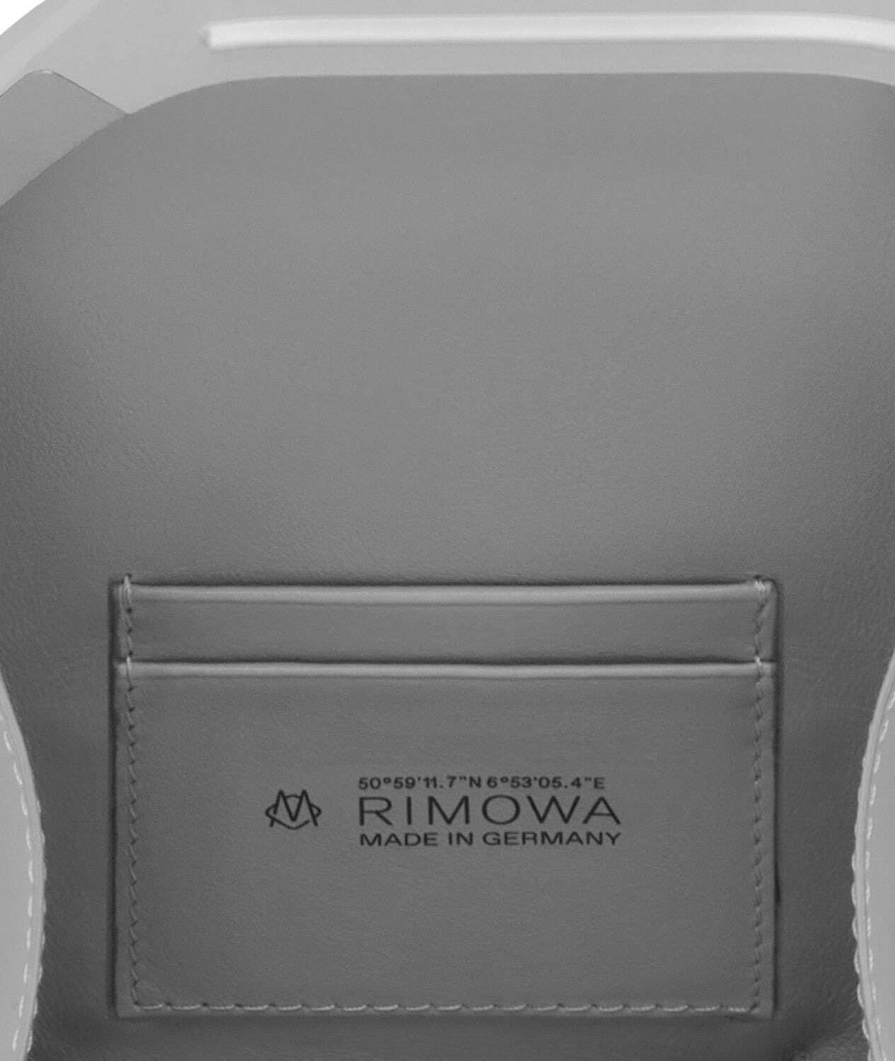 リモワ新バッグ“アルミニウムボディ”の縦型ショルダー＆ハンドバッグ｜写真3