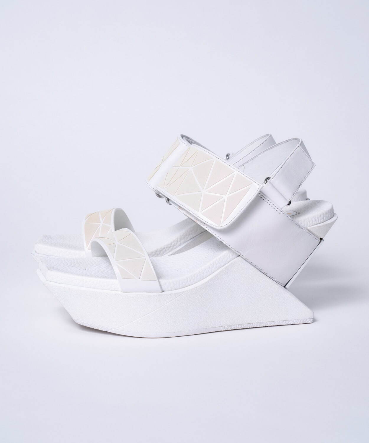 DIMENSION-DELTA WEDGE SANDAL 42,900円