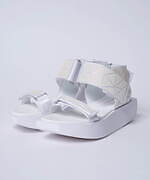 アンリアレイジ×ユナイテッド ヌード“プリズム”のように色が変わるサンダル、スマホのフラッシュに連動｜写真9