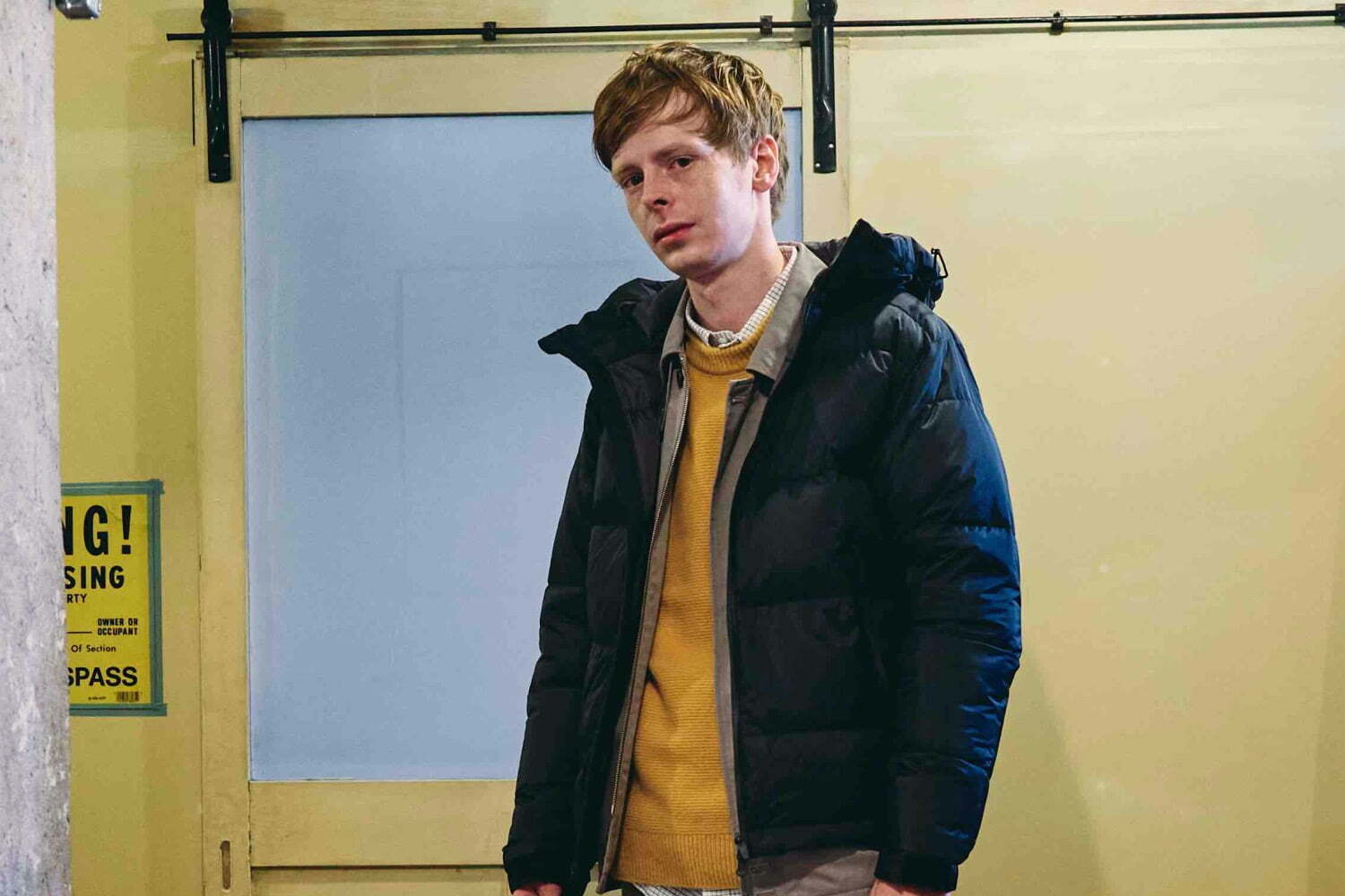 ナンガ×アーバンリサーチ ドアーズのメンズダウンジャケット、ボックスシルエット＆スタンドカラーで