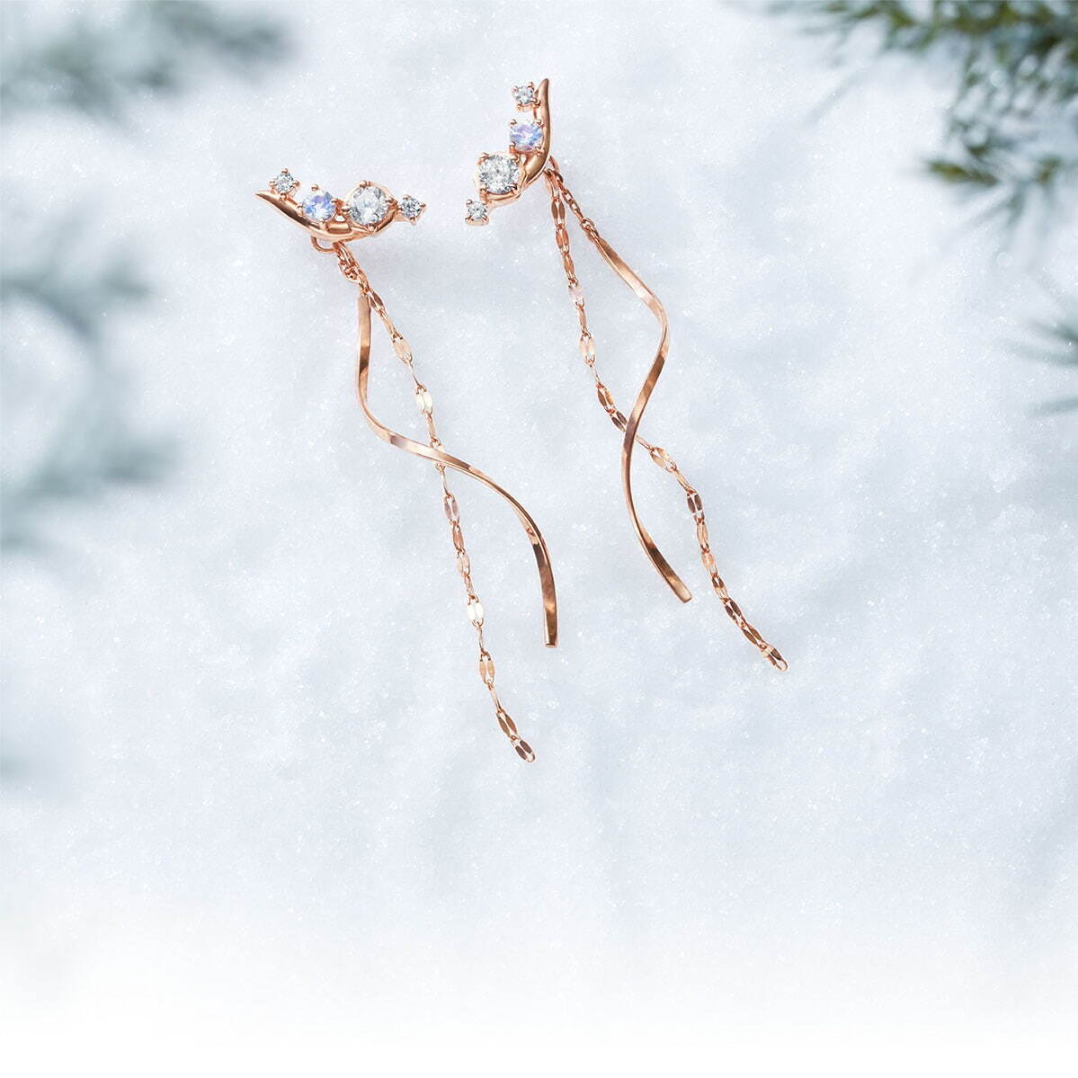 カナル 4℃のクリスマスジュエリー、“シャンパンの泡”着想ネックレスや煌めく2wayピアス｜写真3