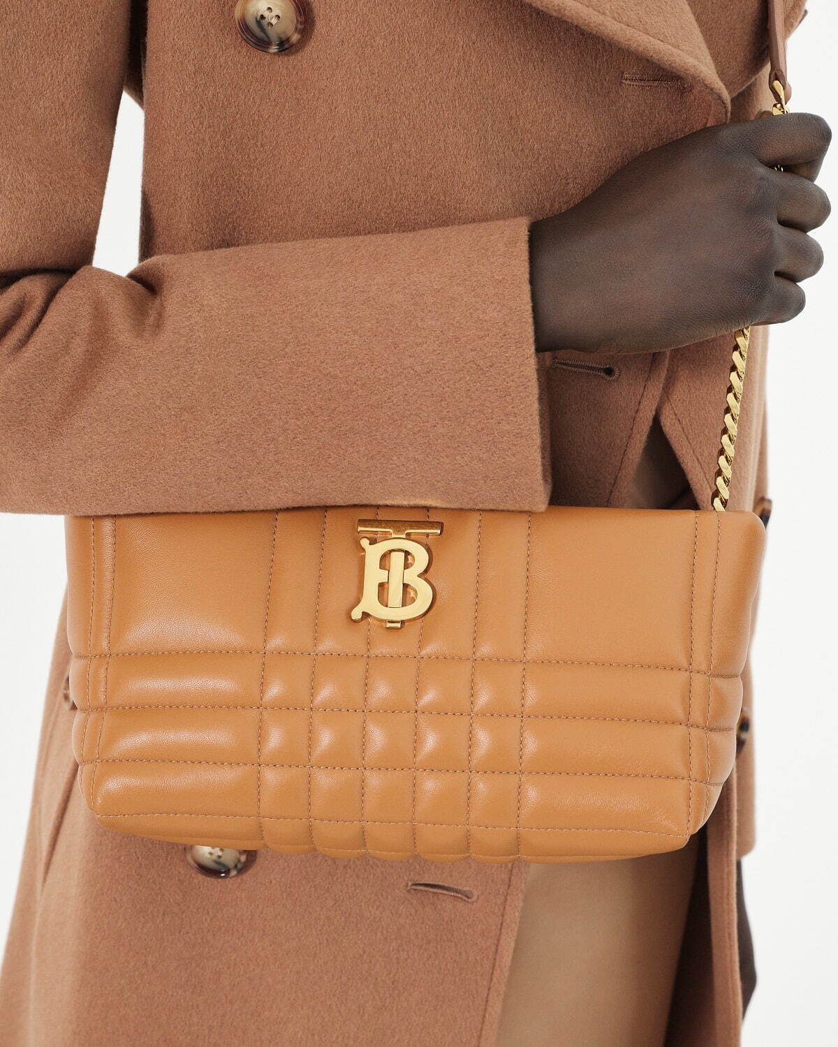 バーバリー「ローラバッグ」に新作、“ふっくら”ソフトなショルダー 東京の公式通販サイト Burberry スモール キルティング ローラバッグ ショルダーバッグ