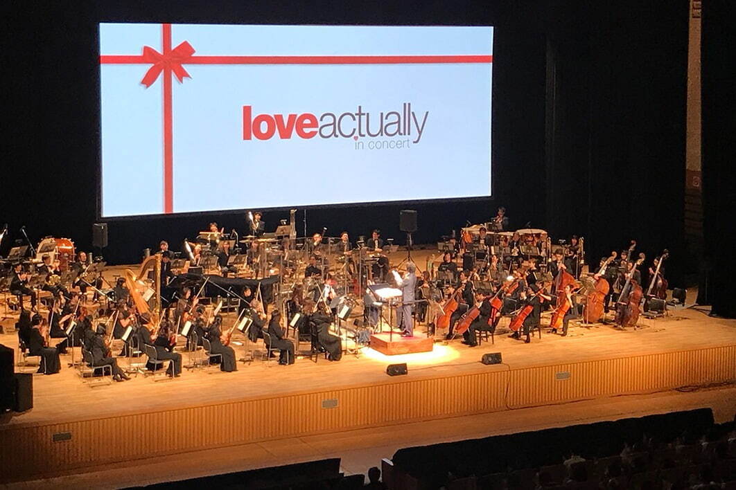 映画『ラブ・アクチュアリー』シネマ・コンサートがクリスマスに、巨大スクリーン×フルオーケストラ ファッションプレス