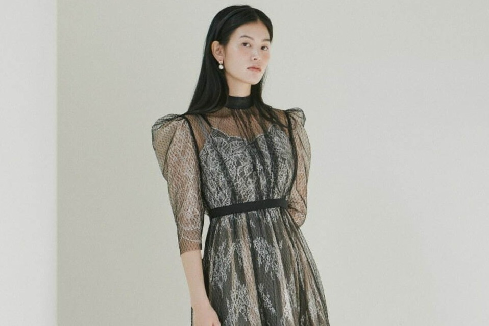 スナイデル“冬に着たくなる”レディなドレス、繊細レースのパフスリーブワンピースなど