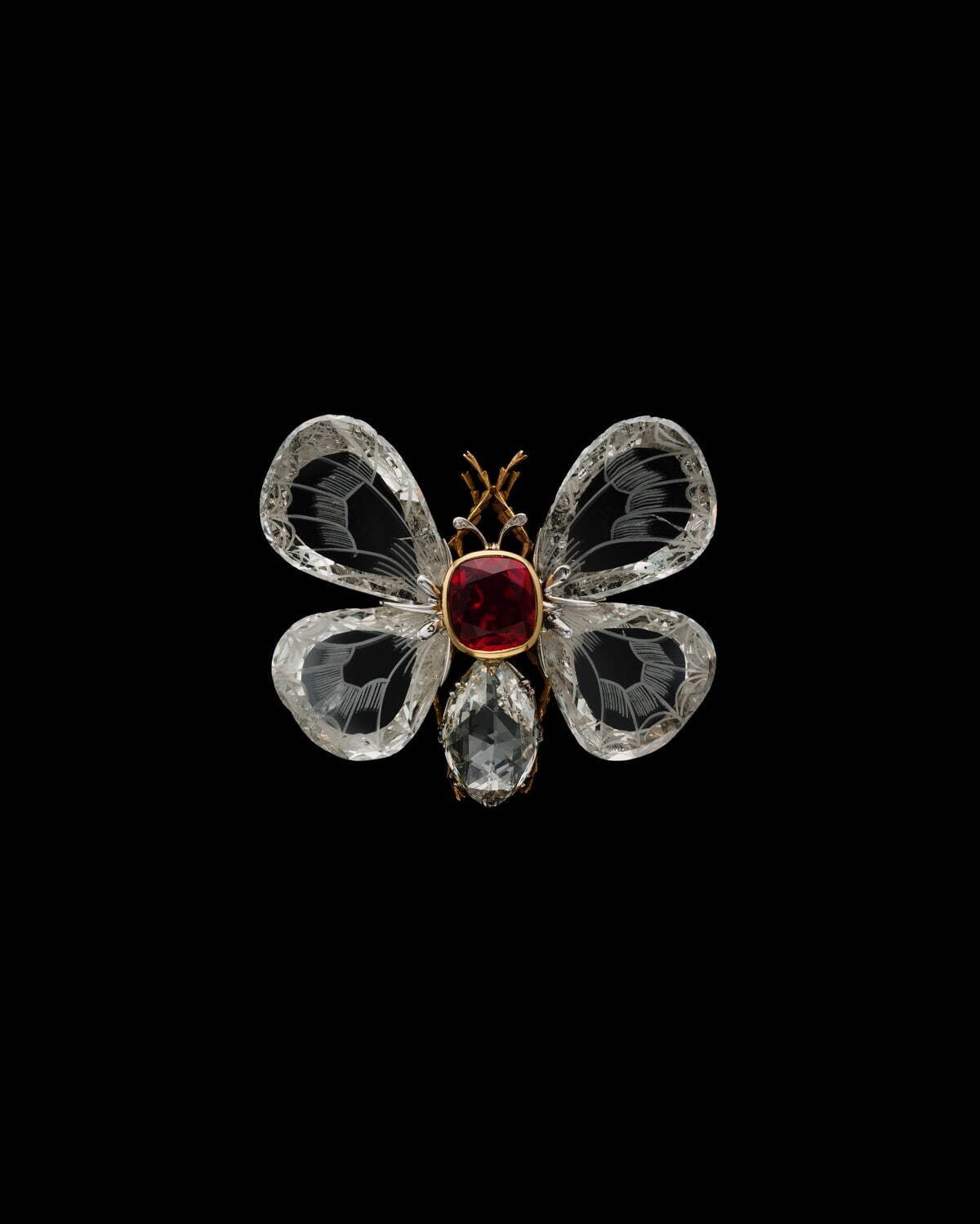 ブシュロン作 アール・ヌーヴォー ダイヤモンドに彫刻を施した“バタフライ”ブローチ
個人蔵、協力：アルビオン アート・ジュエリー・インスティテュート