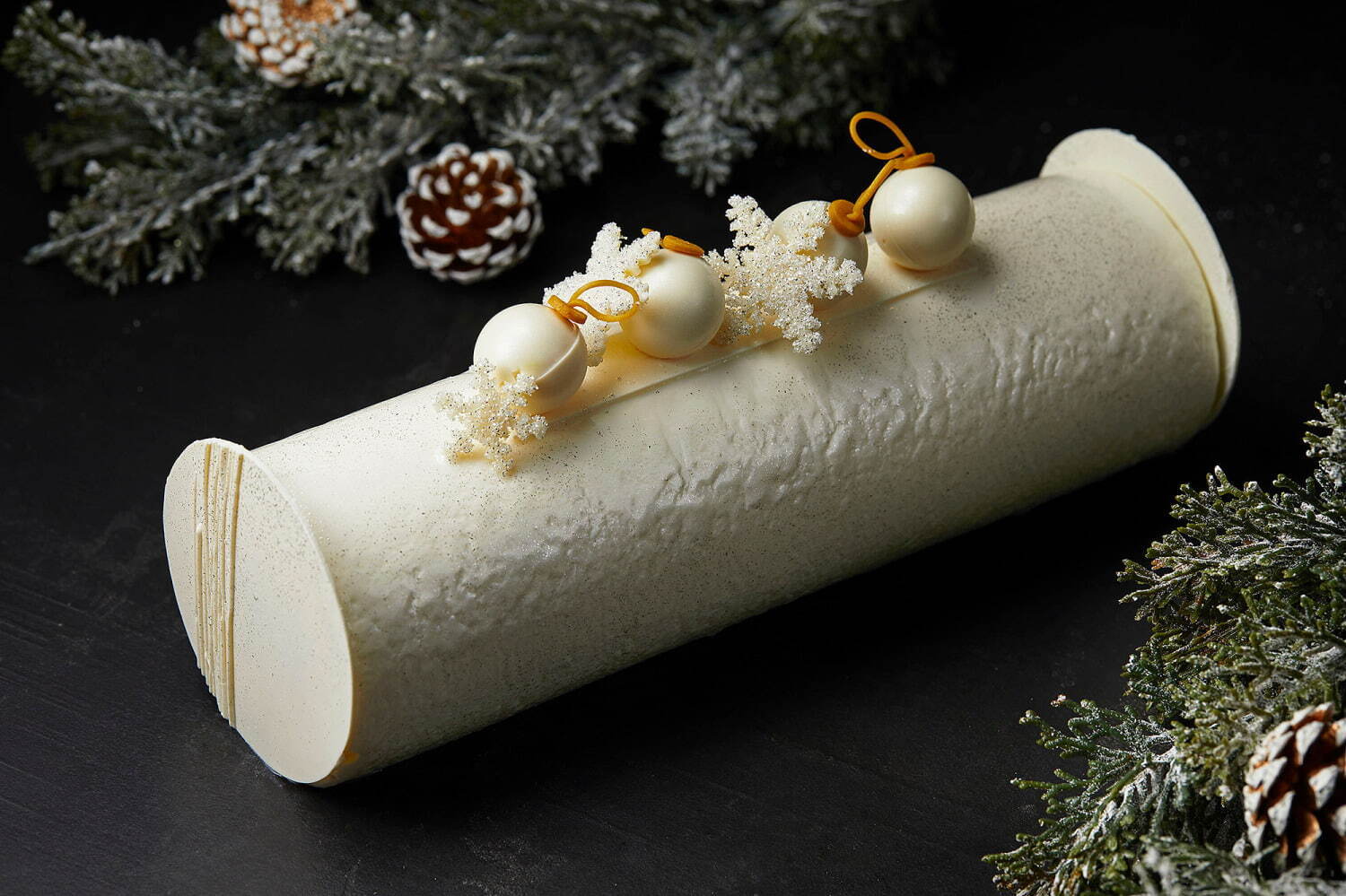 ザ・リッツ・カールトン大阪のクリスマス2021年、“サンタのそり”を表現したチョコケーキなど｜写真5