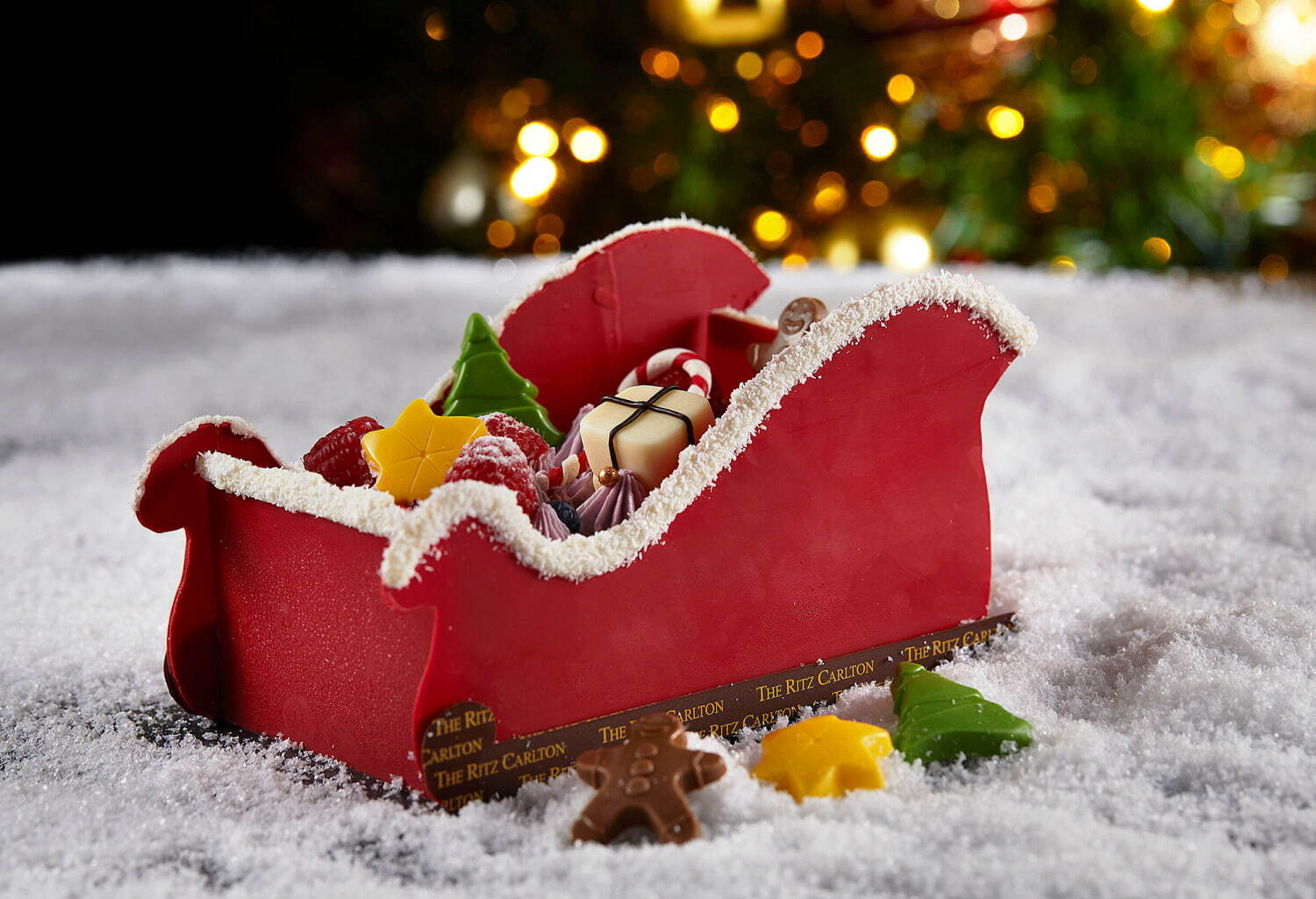 ザ・リッツ・カールトン大阪のクリスマス2021年、“サンタのそり”を表現したチョコケーキなど｜写真4