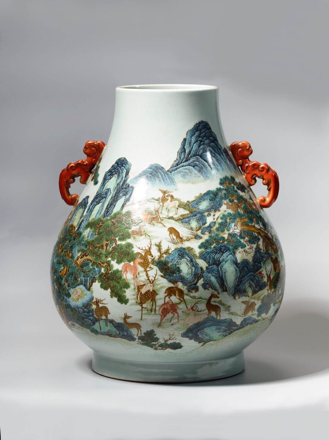 《粉彩百鹿図牛頭尊》清時代 18世紀 泉屋博古館蔵