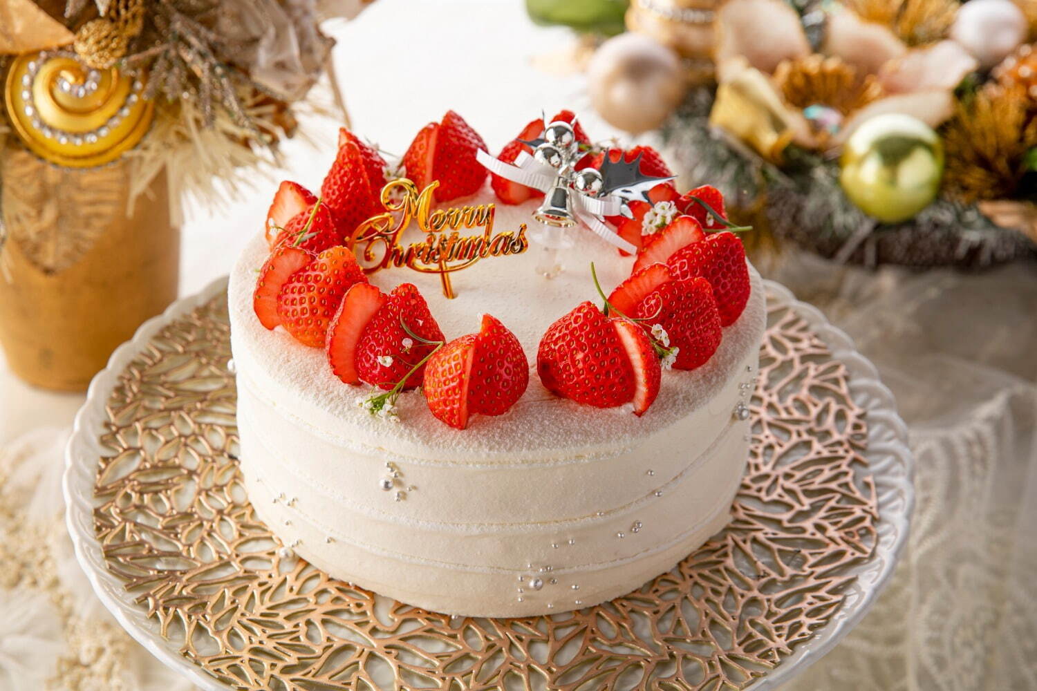 ヒルトン東京「ウェディング」イメージのクリスマスケーキ、ブーケやティアラをスイーツで表現｜写真5