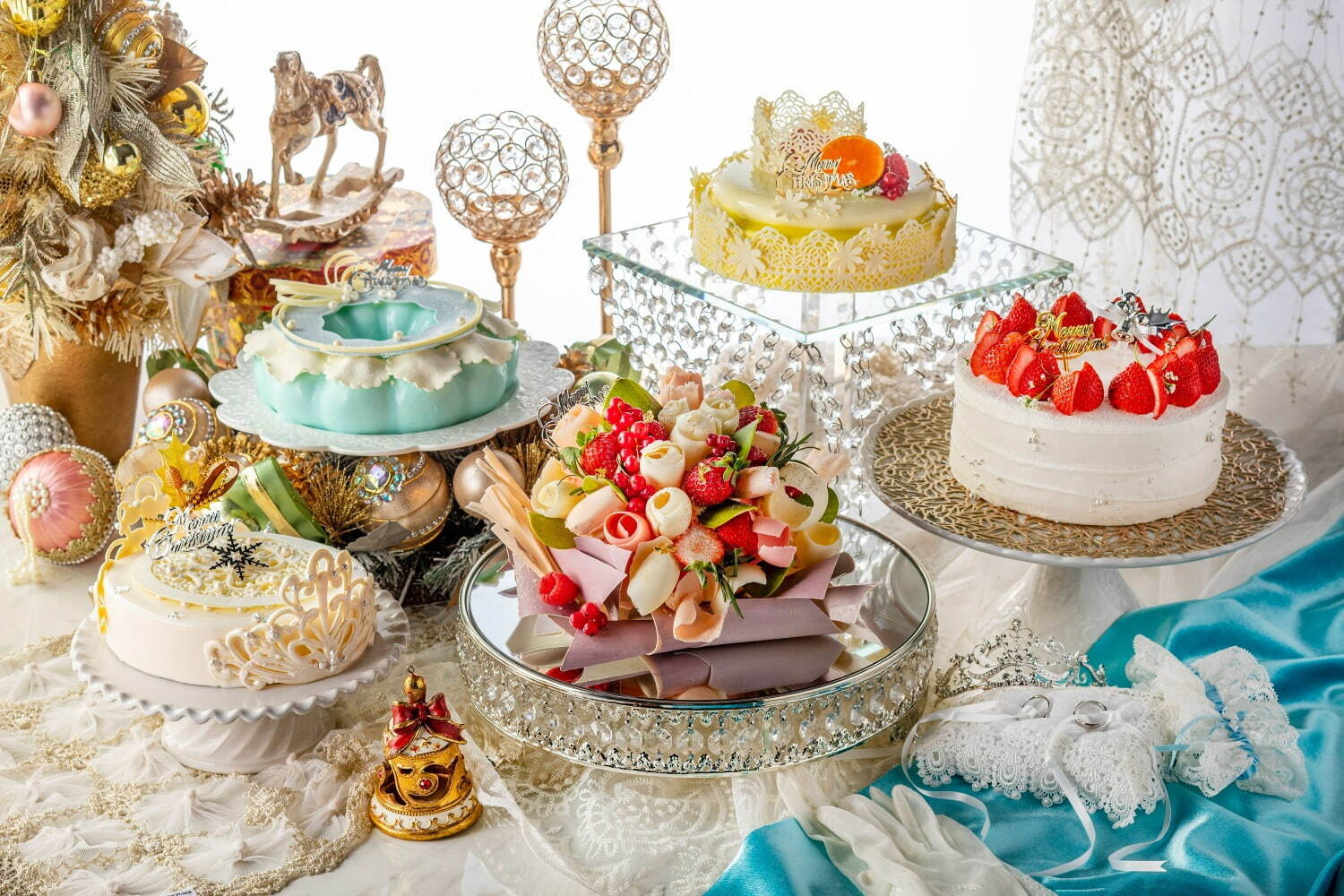 ヒルトン東京「ウェディング」イメージのクリスマスケーキ、ブーケやティアラをスイーツで表現｜写真2