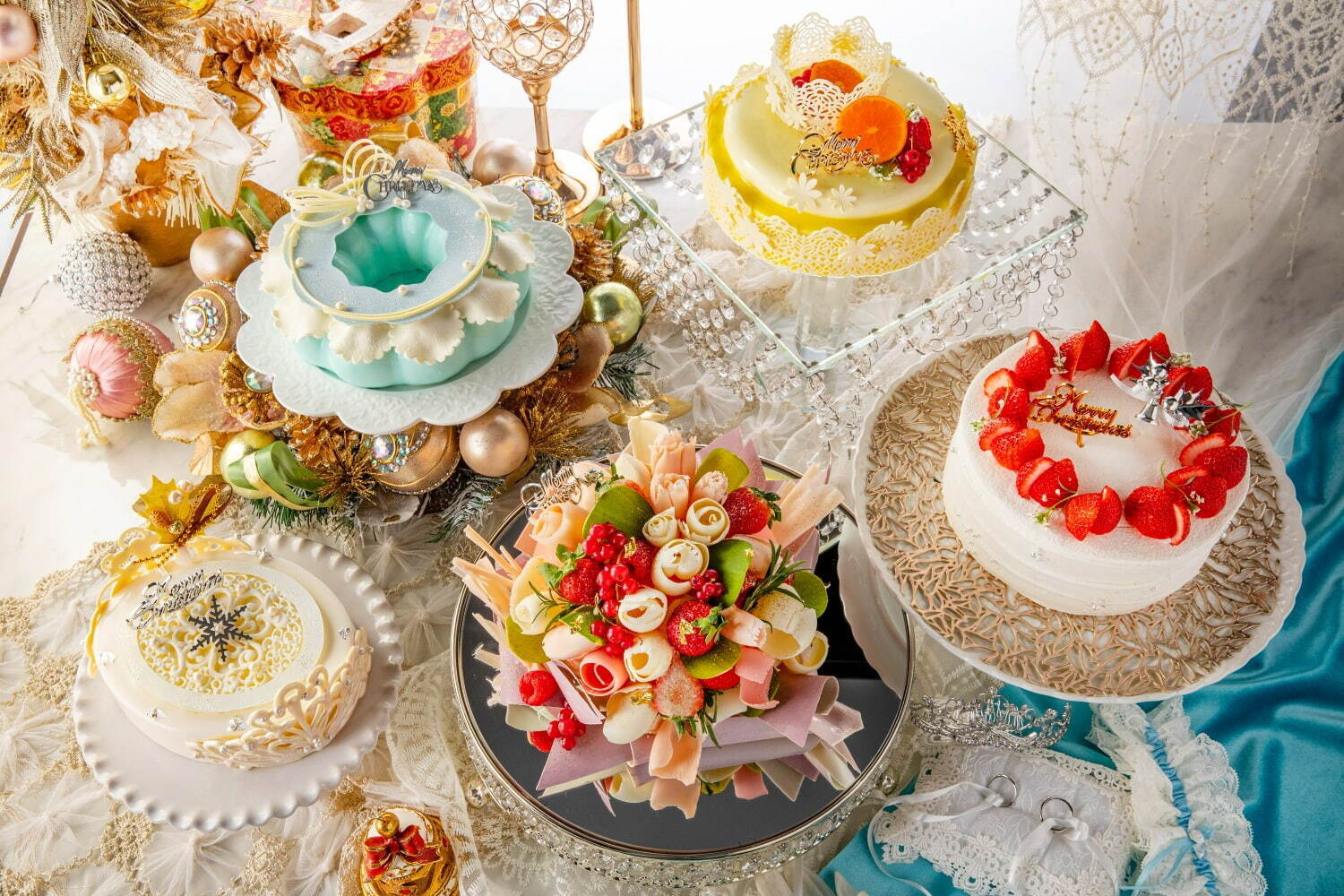 ヒルトン東京「ウェディング」イメージのクリスマスケーキ、ブーケやティアラをスイーツで表現｜写真9