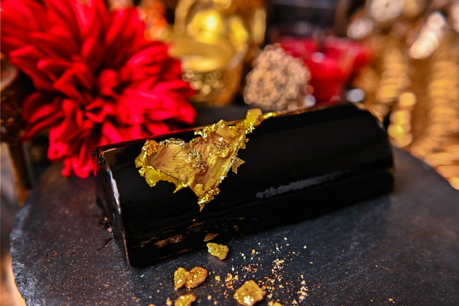 アートホテル大阪ベイタワーのクリスマスビュッフェ、“黄金郷”の金色ケーキや真っ赤なムースなど｜写真4