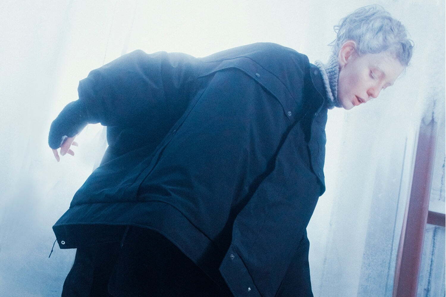 ビューティフルピープル×ミズノ、“上下を反転しても着用可能”なダウンジャケット