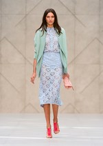 バーバリー プローサム 2014年春夏ウィメンズコレクション - 軽やかな素材で女性らしい繊細さを表現｜写真1