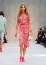 バーバリー プローサム 2014年春夏ウィメンズコレクション - 軽やかな素材で女性らしい繊細さを表現｜写真2