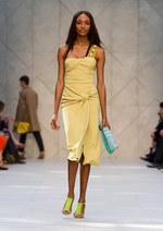 バーバリー プローサム 2014年春夏ウィメンズコレクション - 軽やかな素材で女性らしい繊細さを表現｜写真35