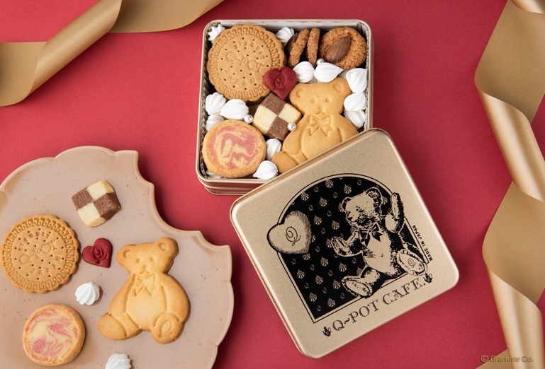 Q-pot CAFE.“テディベア”クッキー缶、大きなクマやハート型クッキー入り｜写真1