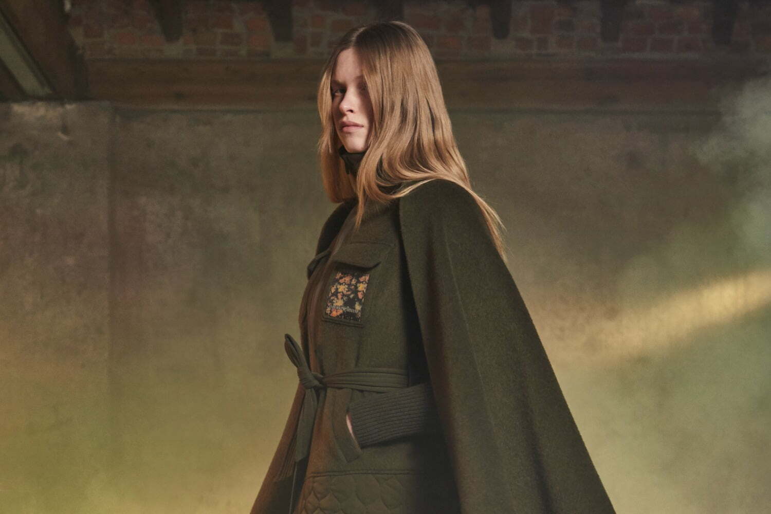 エンポリオ アルマーニから“森”着想カーキ＆ブラウンのメンズ・レディースウェア