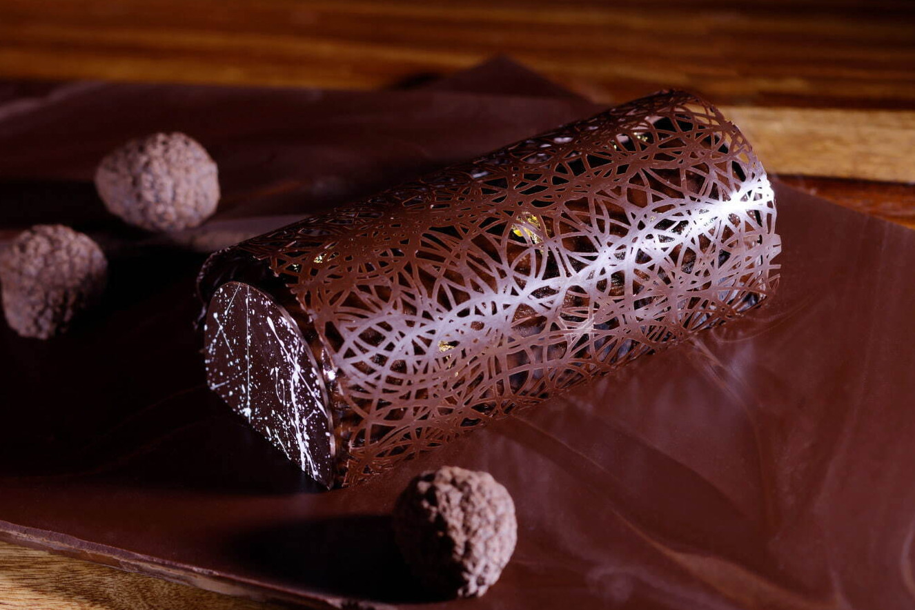 クリスマス｜ホテル ザ ミツイ キョウトのクリスマス2021、“黒トリュフ入り”チョコムースのブッシュドノエル