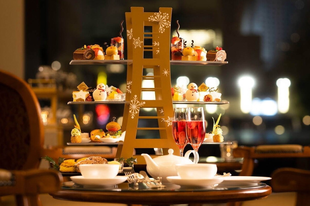 横浜ロイヤルパークホテルのクリスマススイーツアフタヌーンティー、“ランドマークタワー”型スタンドで
