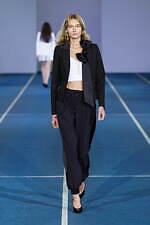 タエ アシダ 2022年春夏コレクション - 躍動する光の軌跡｜写真2