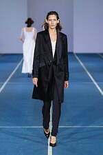 タエ アシダ 2022年春夏コレクション - 躍動する光の軌跡｜写真6