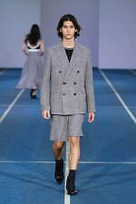 タエ アシダ 2022年春夏コレクション - 躍動する光の軌跡｜写真17