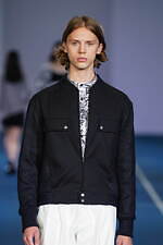 タエ アシダ 2022年春夏コレクション - 躍動する光の軌跡｜写真24