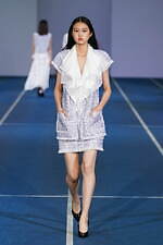 タエ アシダ 2022年春夏コレクション - 躍動する光の軌跡｜写真29