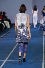 タエ アシダ 2022年春夏コレクション - 躍動する光の軌跡｜写真39