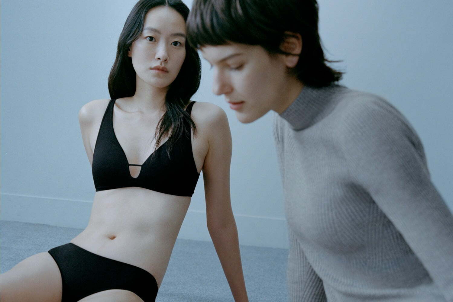 ユニクロ×マメ クロゴウチ第2弾、3Dニットカーディガンやエアリズムコットンのインナーウェア