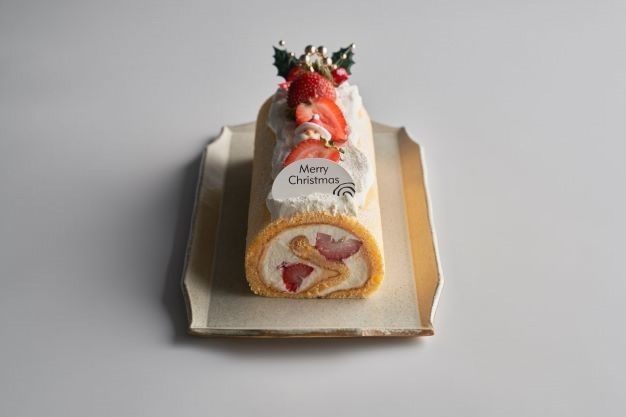 辻口博啓の「自由が丘ロール屋」クリスマスケーキ、“小さなロールケーキ”を巻いたムースのロールケーキ｜写真2