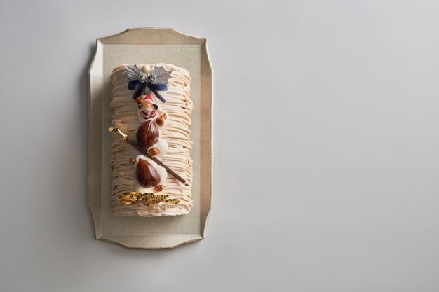 辻口博啓の「自由が丘ロール屋」クリスマスケーキ、“小さなロールケーキ”を巻いたムースのロールケーキ｜写真12